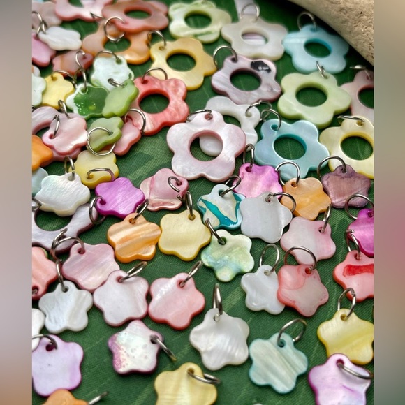 NEW! Mother of Pearl Shell Flowers Charms Toggle Bracelet & more DIY BUNDLE LOT - Picture 7 of 15